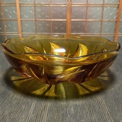 【新品未使用】昭和レトロ　アンバーグラス　羽ねぐるま大鉢25cm ヘルパー付き　琥珀色の画像