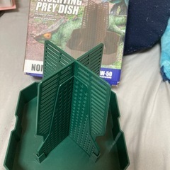 爬虫類立体エサトレイ