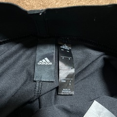 adidasスパッツの画像