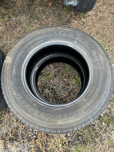 タイヤ　255/70R18