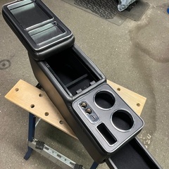 ミニバンに！センターコンソール　USBポートの画像