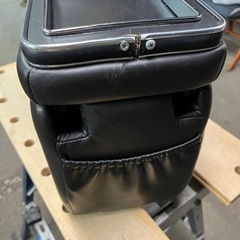 ミニバンに！センターコンソール　USBポートの画像