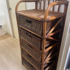 木製のタンスの画像