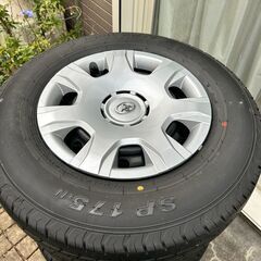 ハイエース純正タイヤ ホイールキャップ付
