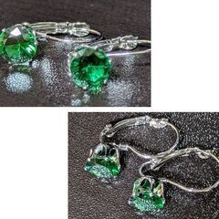大粒ラインストーンフックピアス（新品）エメラルドグリーン/おすすめの画像