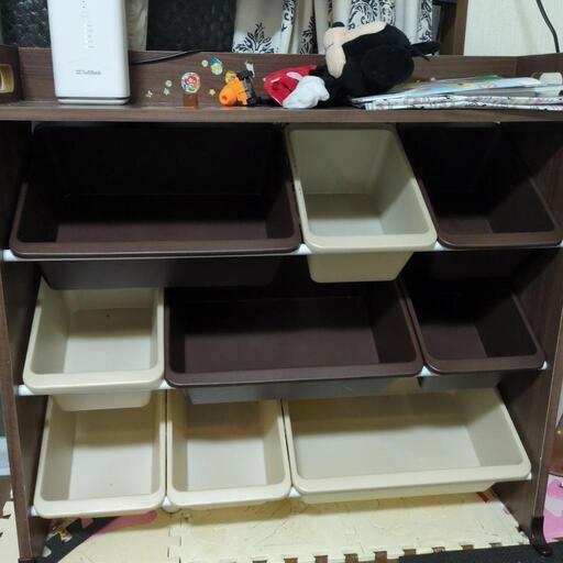 おもちゃ棚