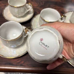 バイオレットチャイナ　カップ＆ソーサー5組とシュガーポットの画像