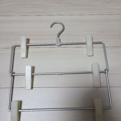 【無料】無印良品　アルミハンガー・パンツ／スカート用　２つの画像