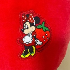ミニーマウス　ディズニー　プレミアムいちごクッションの画像