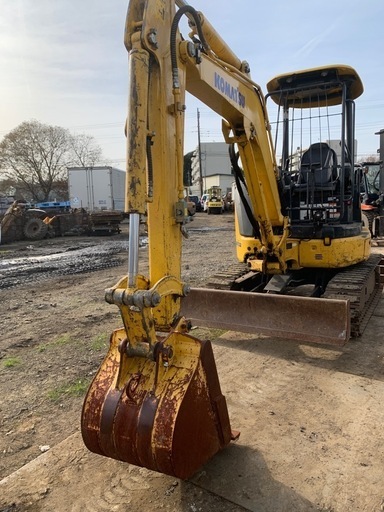 コマツ　PC30MR-5