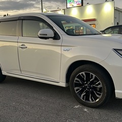 ⭐️年内限定⭐️アウトランダーPHEV 2016年式の画像