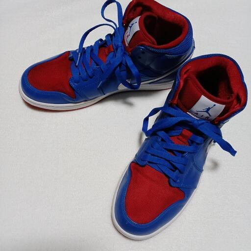 美品✨\nNIKE　AIR　JORDAN1\nホームクリーニング済み\n主人が気に入り中古で購入しましたが棚に飾ってましので履いてません✨\n【美品】中古にご了承ください!!\n\n\n#NIKE\n#ナイキ\n#AIRJORDAN\n#エアージョーダン\n#デトロイトピストンズ\n#mid\n#ジョーダン\n#スニーカー\n#ストリート
