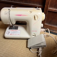 【商談中】家庭用電動ミシン　リッカー製　　フットコントローラー付...