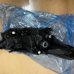 ヤリス 左ヘッドライトの画像