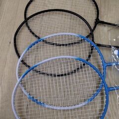 極上美品　500円ポッキリ　ワンコイン　バドミントン　4本セットの画像