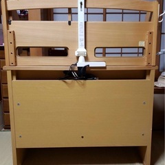 ライト付き　学習机の画像
