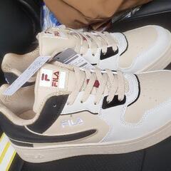 FILA　スニーカー　東京流通センター限定品