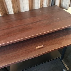 バソコンデスクの画像