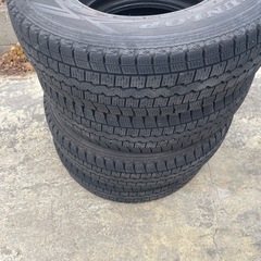 スタッドレスタイヤ195/80R15