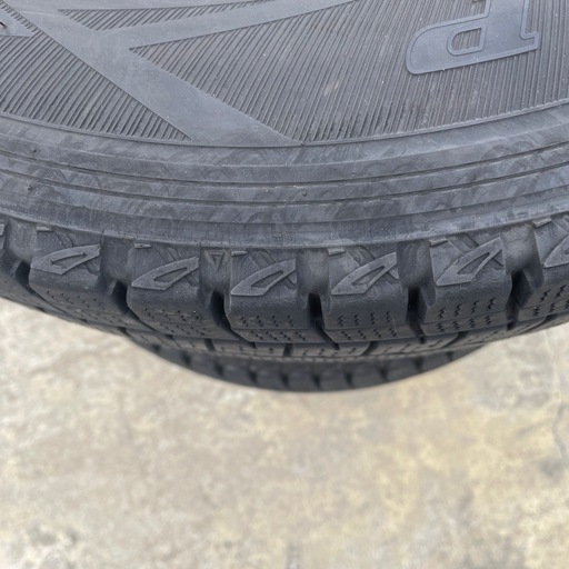 スタッドレスタイヤ195/80R15