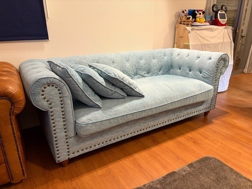 チェスターフィールド　3人がけソファ　クッション付き