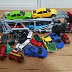 車、恐竜セットの画像