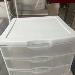 ガレージセール　ラック、衣装ケースなどの画像