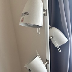 ニトリ　スタンドライト　フロアランプ　
ホワイト　