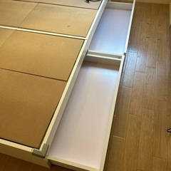 ダブルサイズベッドフレームの画像