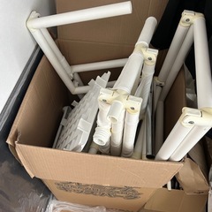 屋内滑り台とブランコの画像