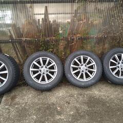 ゼロクラウンについてたスタッドレスタイヤ215/60R16