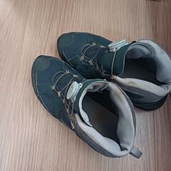 値下げしました。モンベル靴　23センチの画像