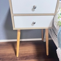 サイドテーブル