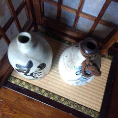 大きな徳利2本の画像