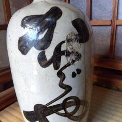 大きな徳利2本の画像