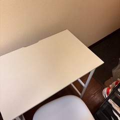 机と椅子