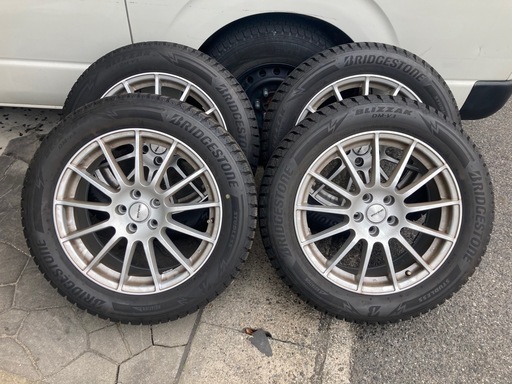 スタッドレスセット　XC40 まだまだ使えます　スタッドレスタイヤ