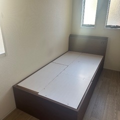 ニトリ　シングルベッド（収納・コンセント付）
