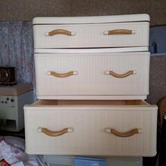 300円で好きなだけ収納棚等等の画像