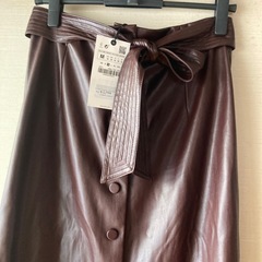 新品タグ付きZARAレザースカート