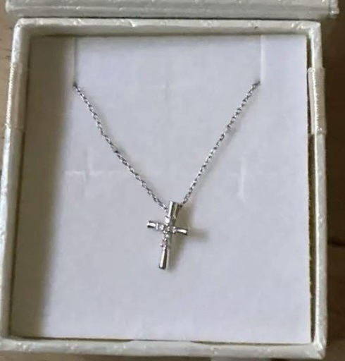 ダイヤモンドプチネックレス　　クロス十字架