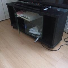 テレビとテレビ台の画像