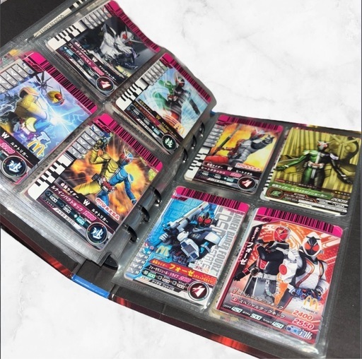 トレーディングカード バインダー❤ゲームカード　ヒーロー戦隊　仮面ライダー　多種