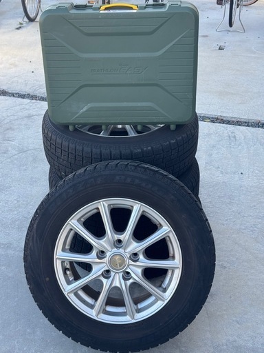 セレナ ノア スタッドレスタイヤホイール付き(中古)チェーン付き