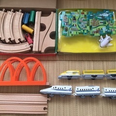（値下げ）
乗り物玩具セット　プラレール新幹線、木製レール他