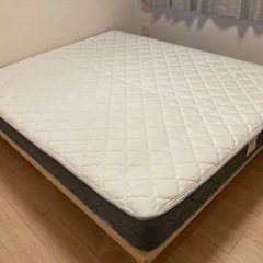 クイーンサイズすのこベッド（マットレス付き）の画像
