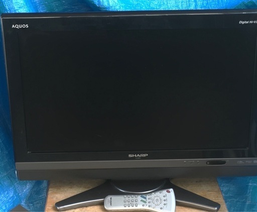 シャープ・アクオス26型液晶テレビ（動作品・リモコン付き）