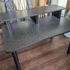 (早いもの勝ち)パソコンデスク、コンセント付きベッドフレーム