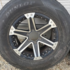 265 70 R17ホイールスタッドレスタイヤ付きの画像