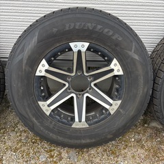 265 70 R17ホイールスタッドレスタイヤ付きの画像